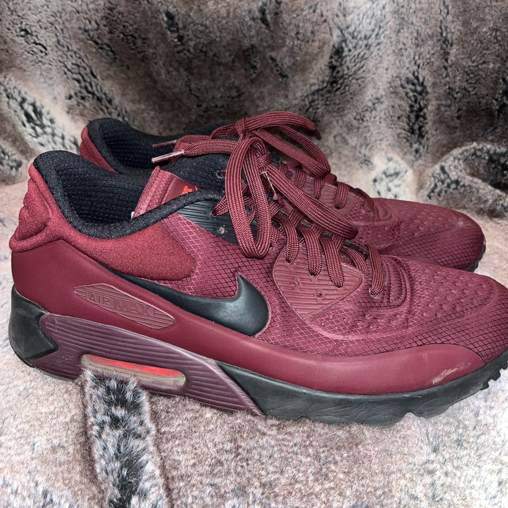 Air Max 90 Maroon Gently Used